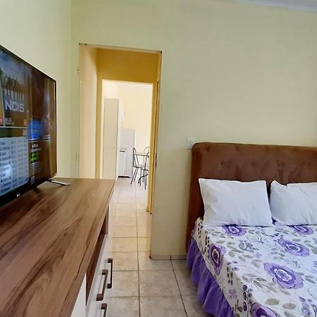 Апартаменти Hospedagensjaguariaiva Екстер'єр фото